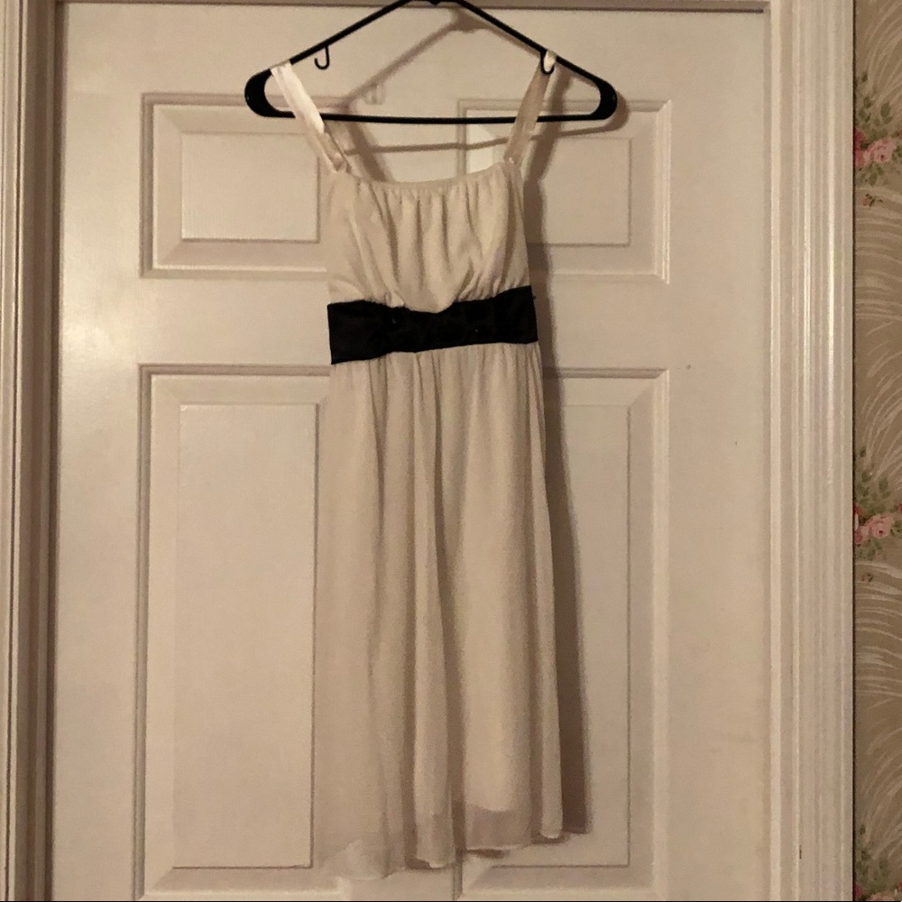 Party dress with tie waist